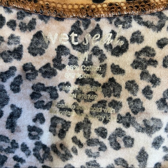 Wet Seal - Woman's Fitted Blouse with Leapard Print Sz Medium - Picture 3 of 3